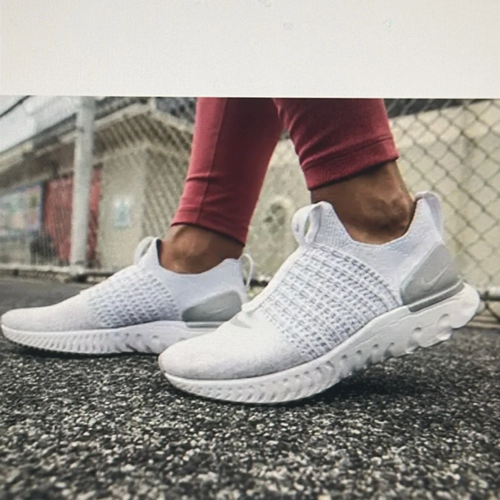 Women’s Nike react phantom run flyknit running shoes size 9.5